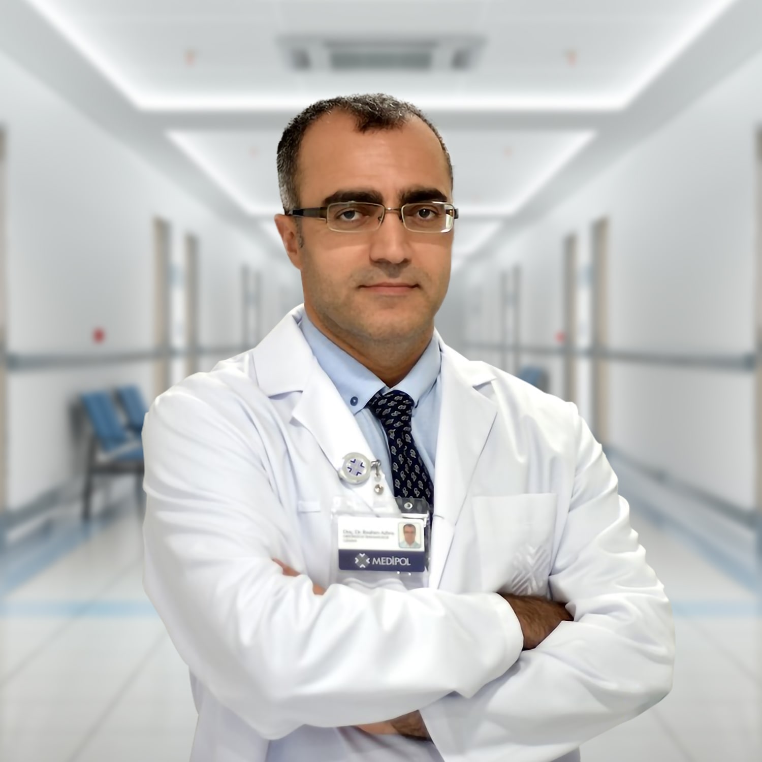 проф. д-р Ибрахим Азбой вътре