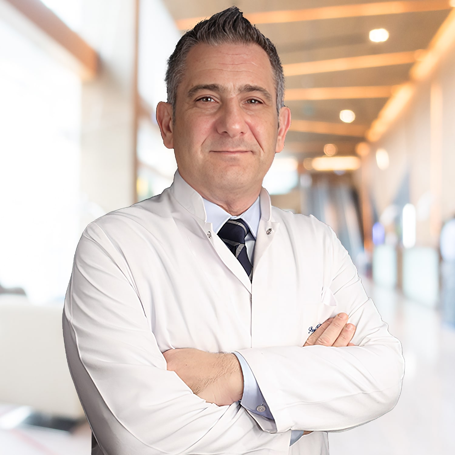 проф. д-р Мурат Гюнендж вътре