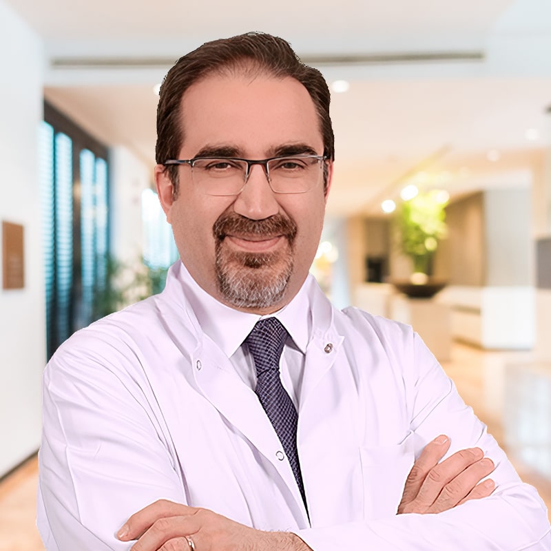 проф. д-р Ахмет Акуол вътре