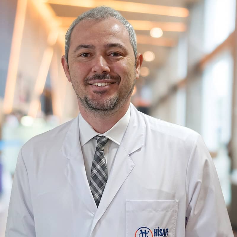 доц. д-р Гьоркем Тюрккан вътре