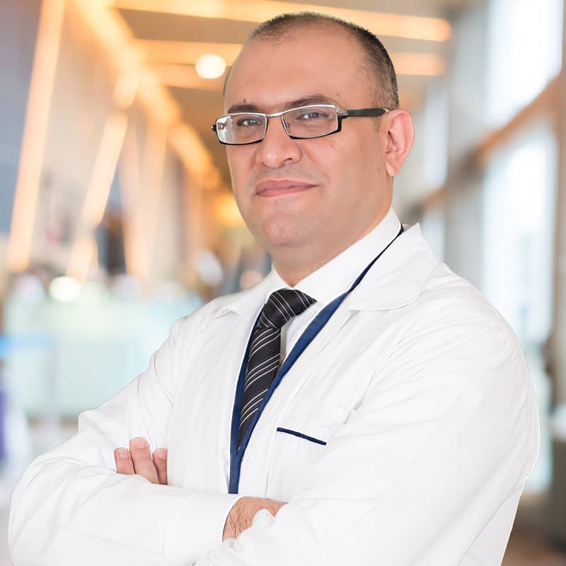 проф. д-р Сердар Гейик вътре