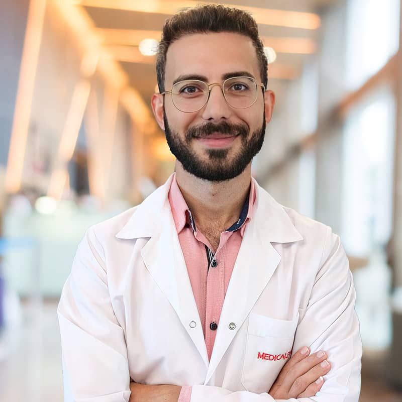 д-р Емрах Кьоксал вътре